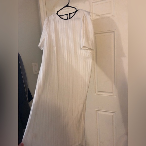 🫶🏻~Pleated Pure White dress- - Picture 8 of 10